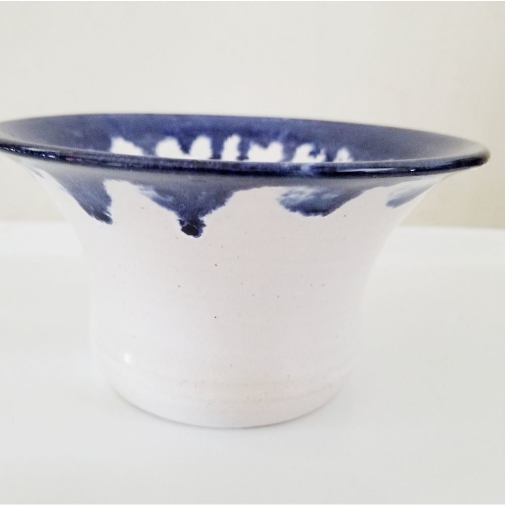 Pottery bowl for making cooked apples
